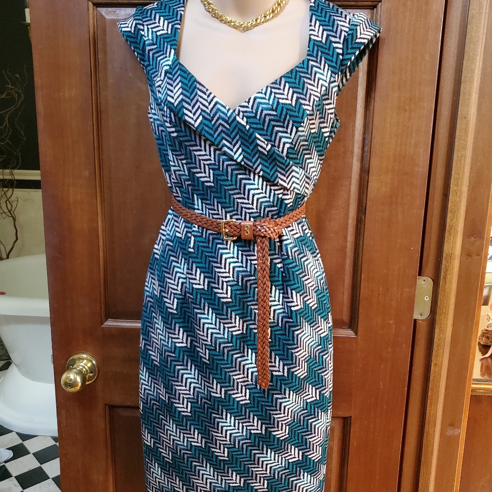 Dress - Picture 3 of 6